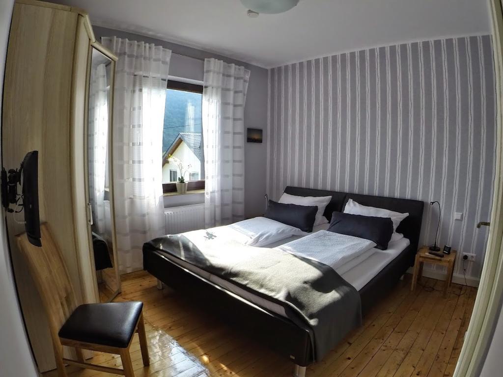 Ferienwohnungen Haus Am Wuerzlaysteig Lehmen Phòng bức ảnh